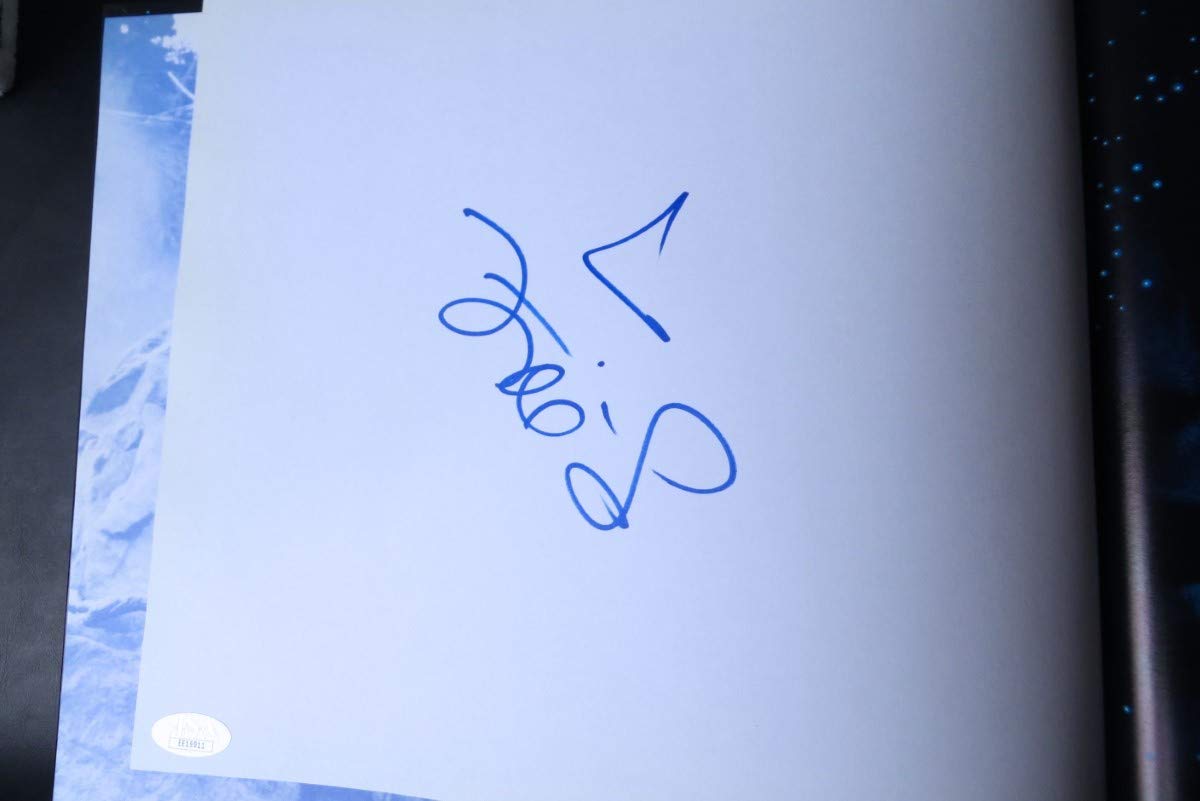 Zoe Saldana Signed Autographed Hardcover Book Avatar 3D Vault Book